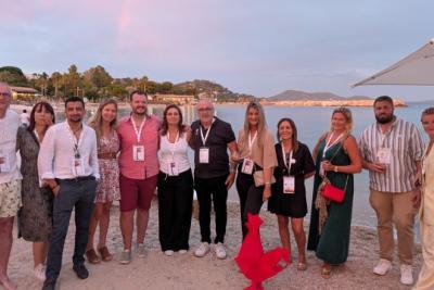 Agrandir l'image 3 sur 18, fenêtre modale